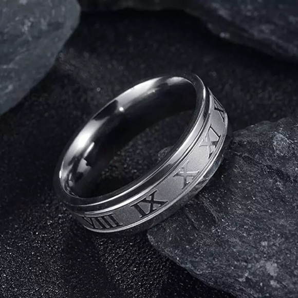 Other - 3/$15🔥Stainless Roman numerals ring